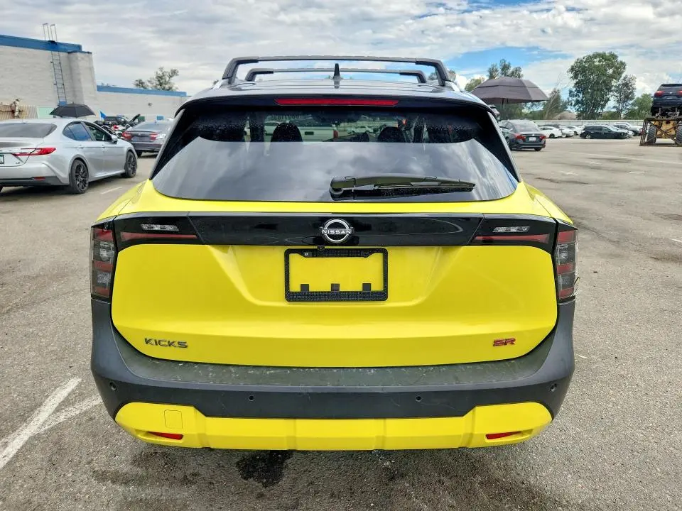 2025 NISSAN KICKS SR  