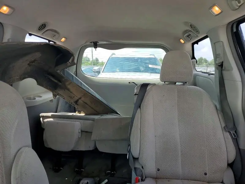 2012 TOYOTA SIENNA LE  