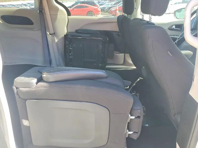 2023 CHRYSLER VOYAGER   