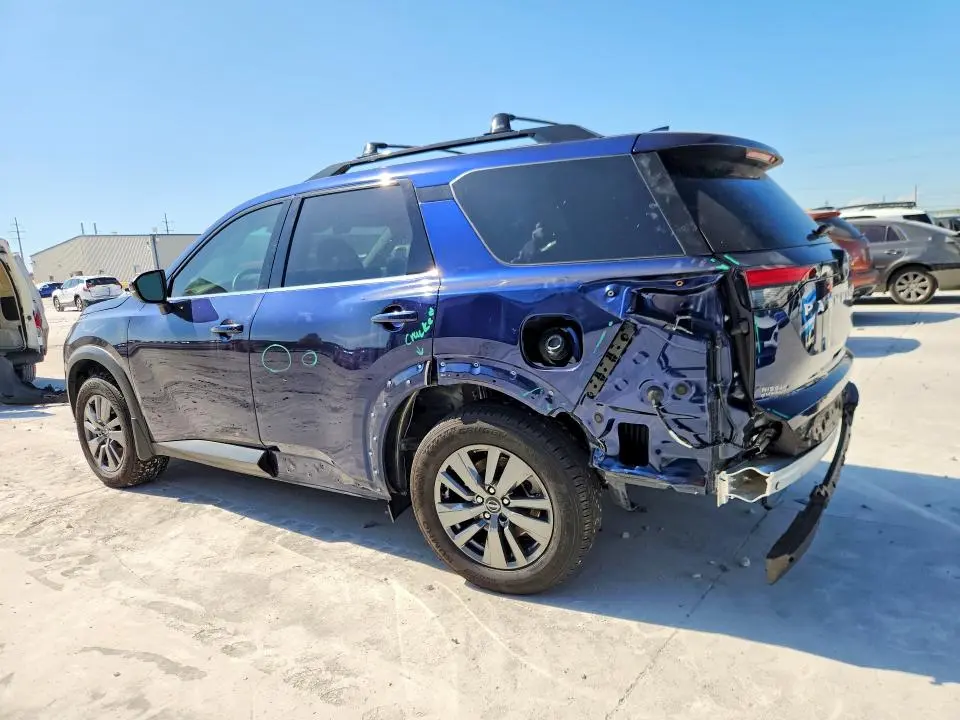 2025 NISSAN PATHFINDER SV  