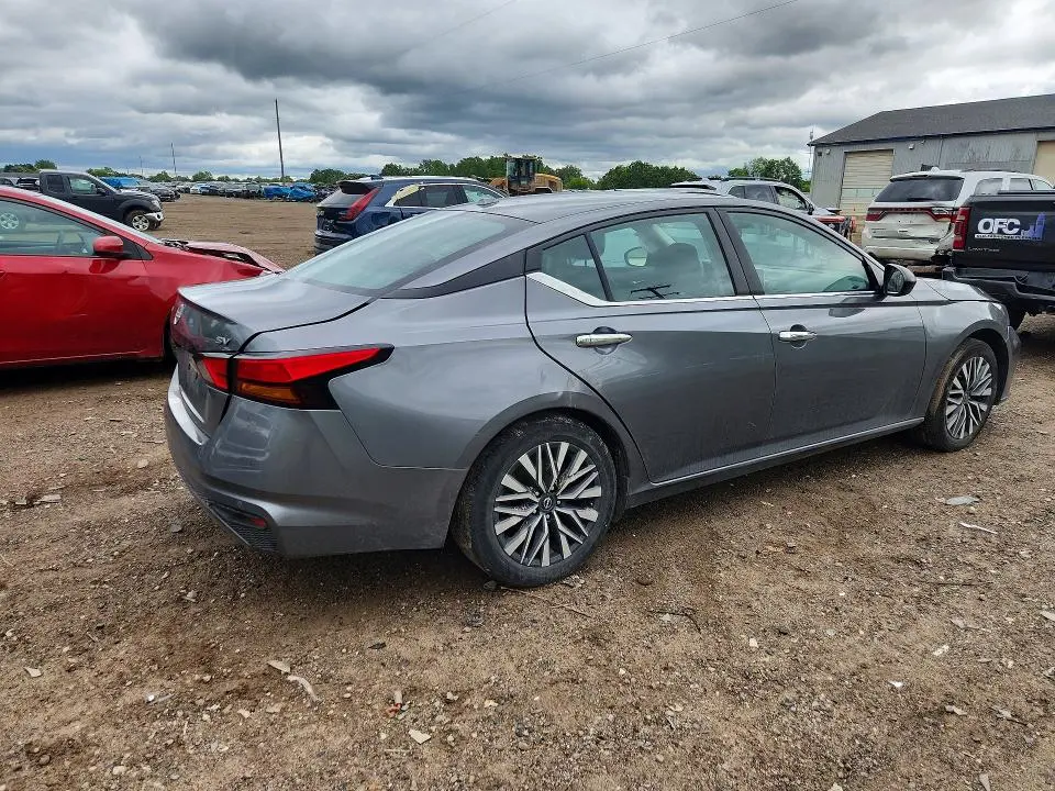 2024 NISSAN ALTIMA SV  