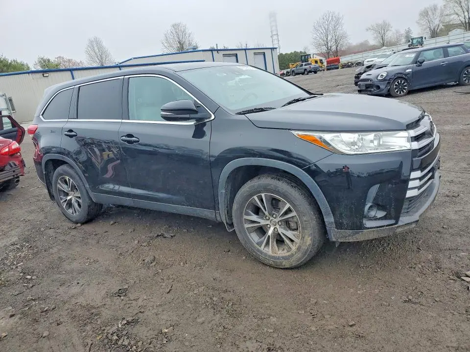 2019 TOYOTA HIGHLANDER LE  