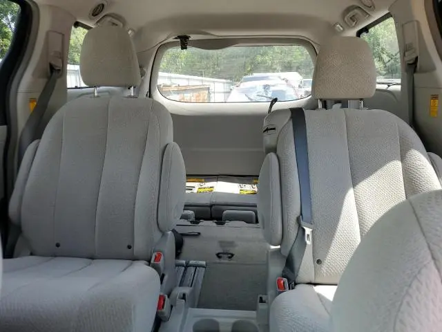 2014 TOYOTA SIENNA LE  
