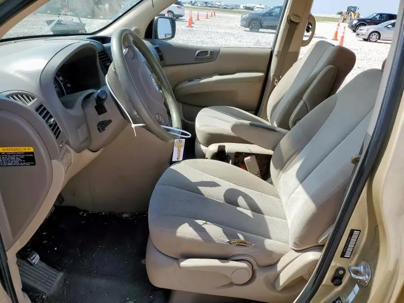 2011 KIA SEDONA LX  