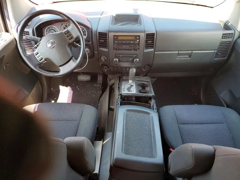 2010 NISSAN TITAN SE  