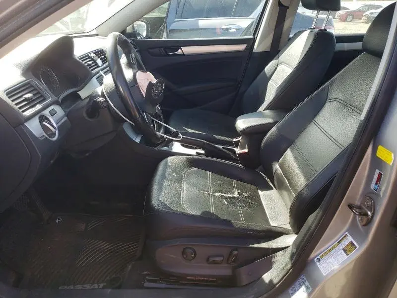 2013 VOLKSWAGEN PASSAT SE  