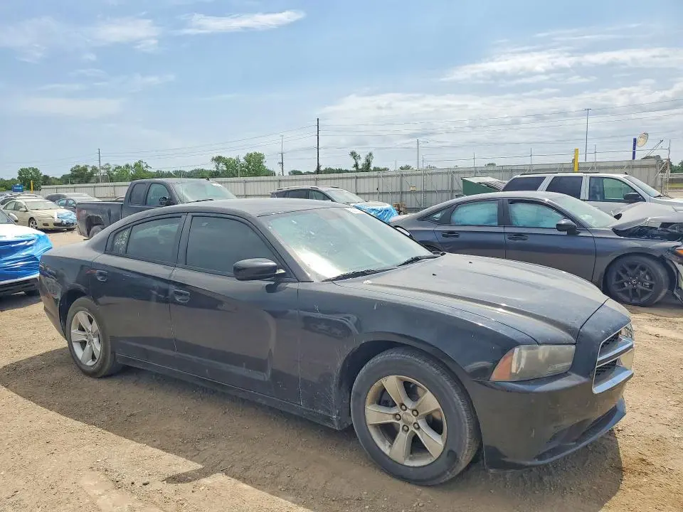 2013 DODGE CHARGER SE  