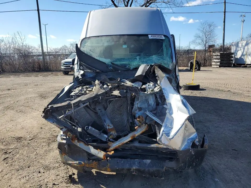 2015 NISSAN NV 2500  