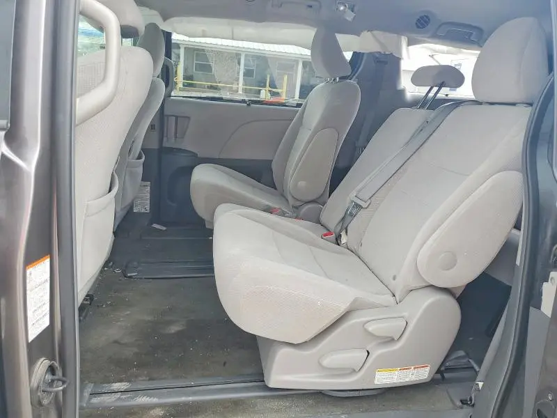 2017 TOYOTA SIENNA   