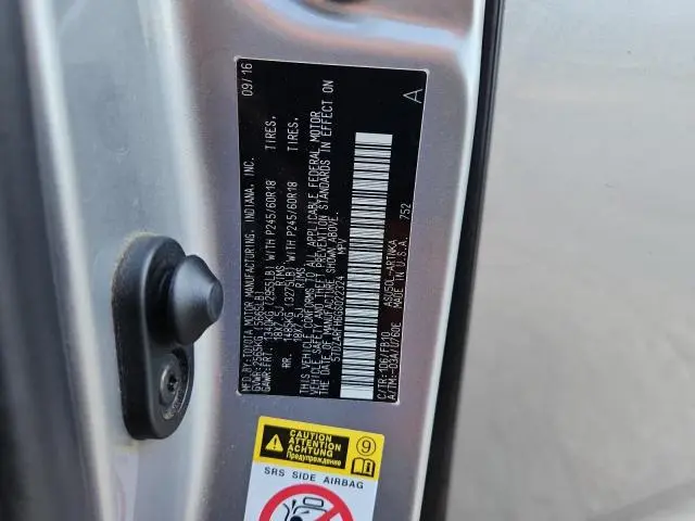 2016 TOYOTA HIGHLANDER LE  