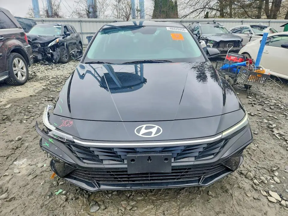 2025 HYUNDAI ELANTRA SE  