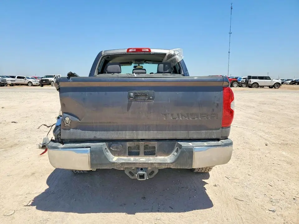 2016 TOYOTA TUNDRA CREWMAX SR5  