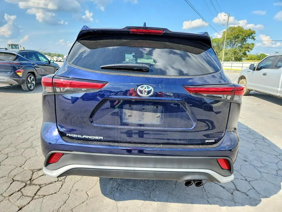 2021 TOYOTA HIGHLANDER XSE  