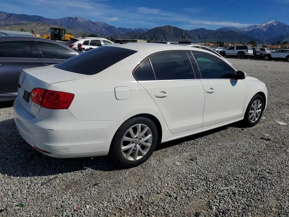 2013 VOLKSWAGEN JETTA SE  