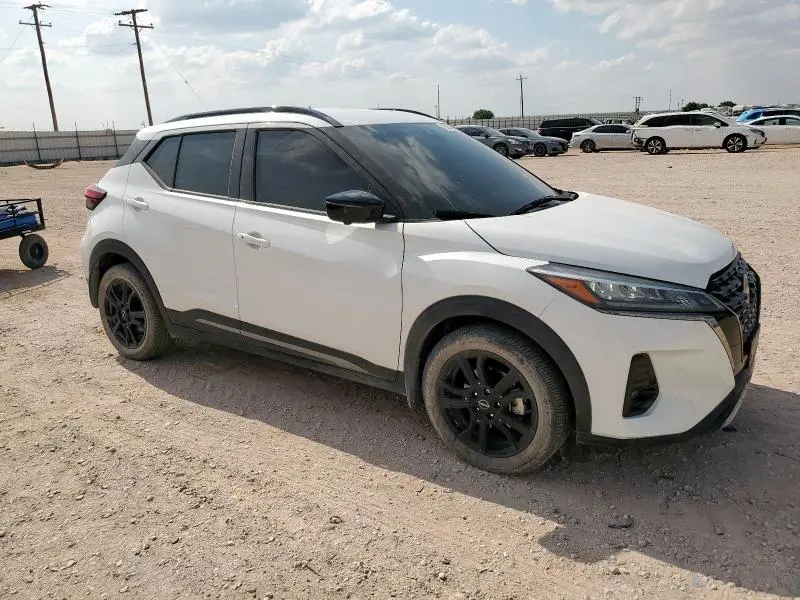 2023 NISSAN KICKS SR  
