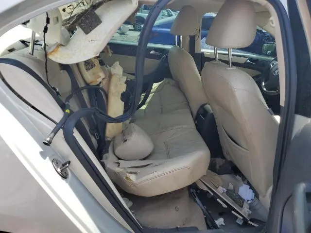 2011 VOLKSWAGEN JETTA SE  