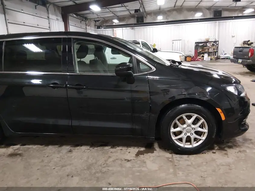 2020 CHRYSLER VOYAGER LX