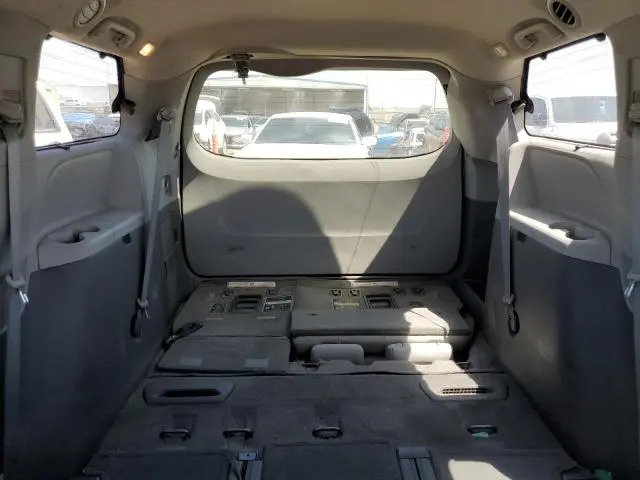 2017 TOYOTA SIENNA XLE  