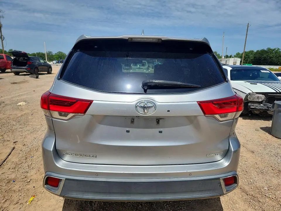 2017 TOYOTA HIGHLANDER LIMITED PLATINUM  