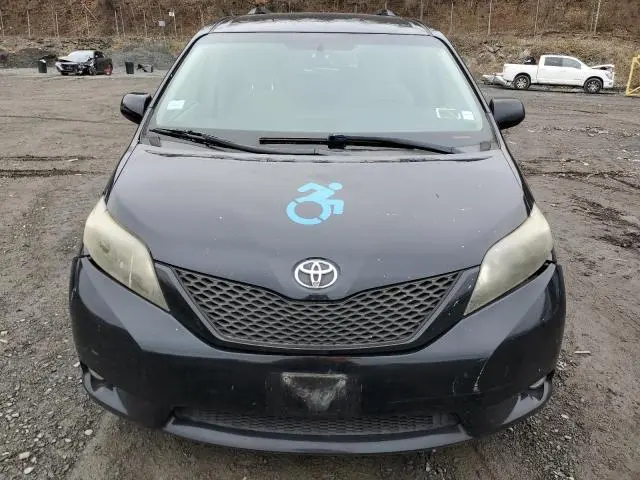 2017 TOYOTA SIENNA LE