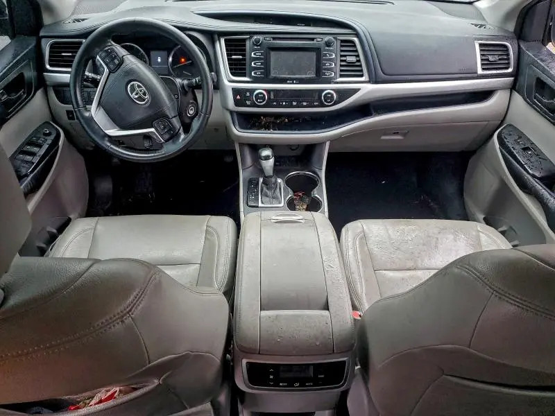 2015 TOYOTA HIGHLANDER LE  