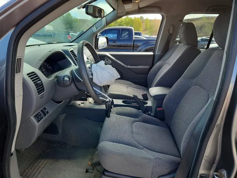 2017 NISSAN FRONTIER SV  