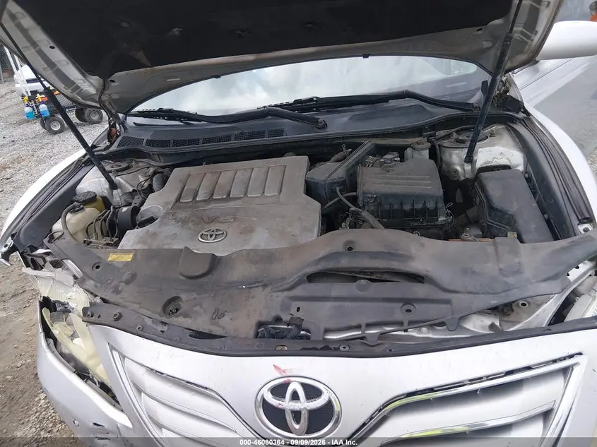 2011 TOYOTA CAMRY XLE V6