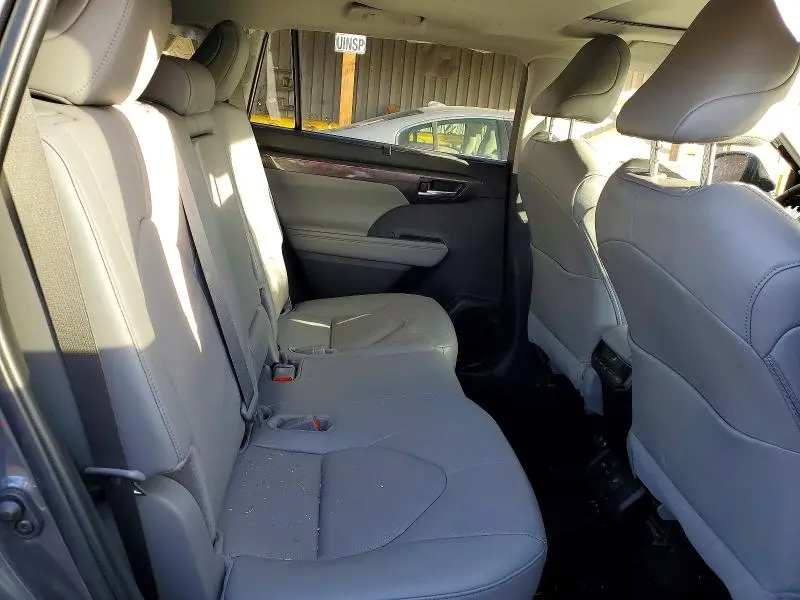2025 TOYOTA HIGHLANDER LE  