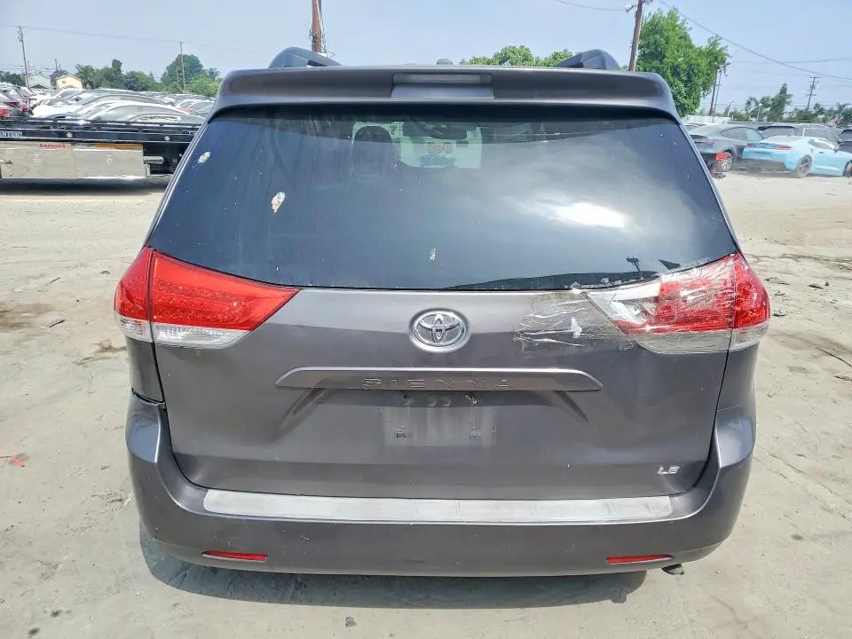 2011 TOYOTA SIENNA LE  