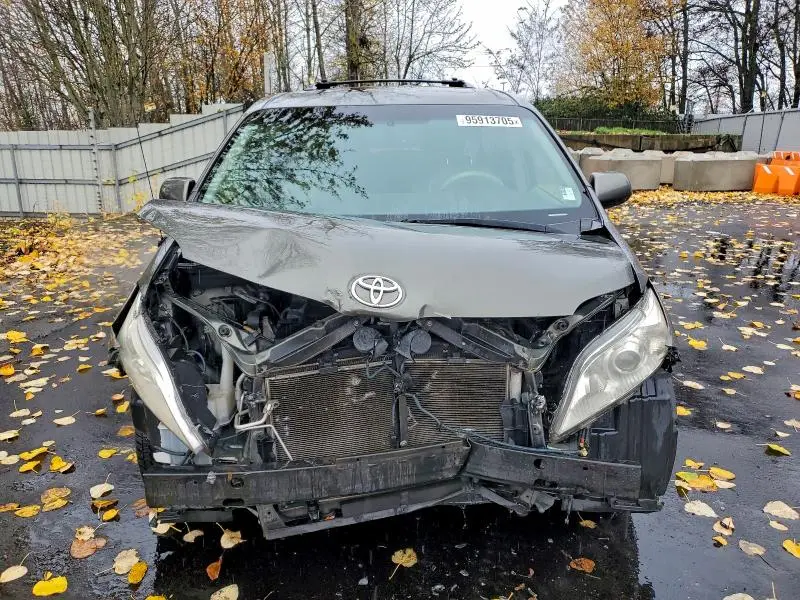 2011 TOYOTA SIENNA XLE  