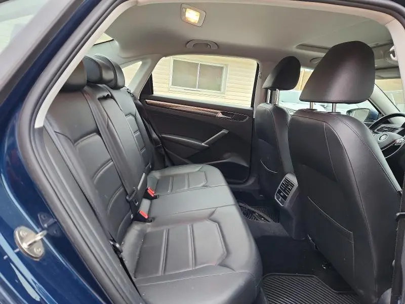 2018 VOLKSWAGEN PASSAT SE  