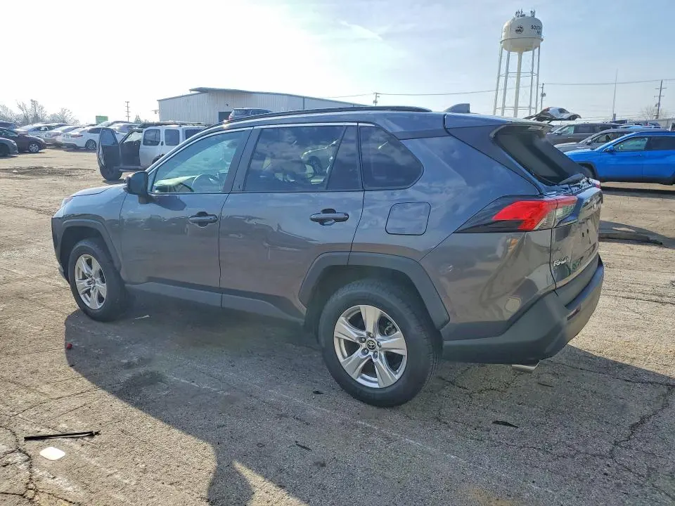 2021 TOYOTA RAV4 XLE  