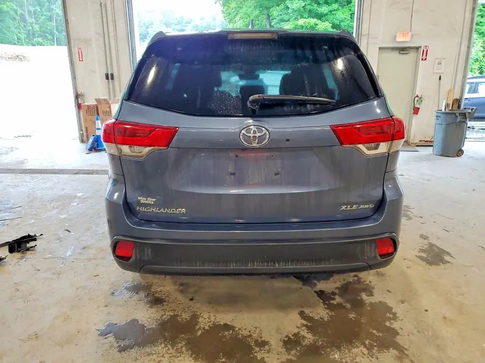 2019 TOYOTA HIGHLANDER XLE  