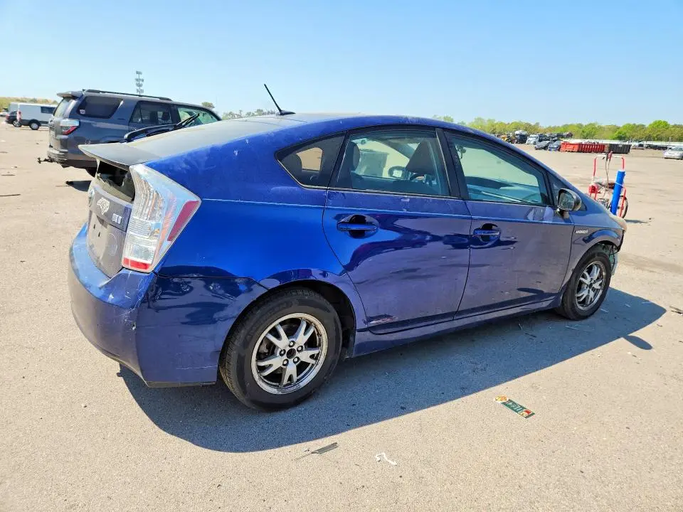 2010 TOYOTA PRIUS III  