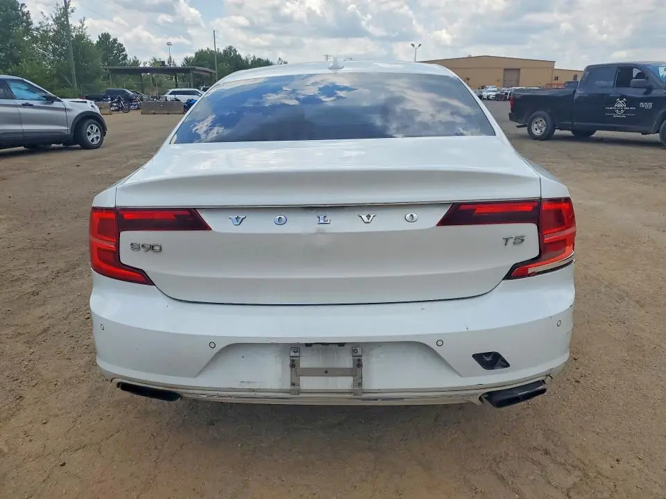 2018 VOLVO S90 T5 MOMENTUM  