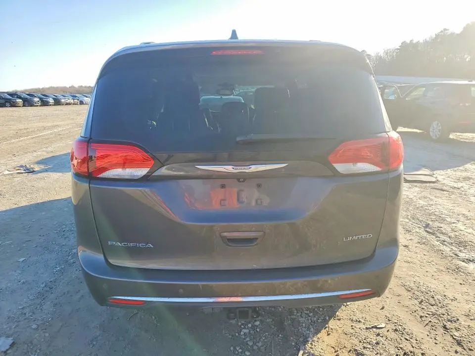 2017 CHRYSLER PACIFICA LIMITED  