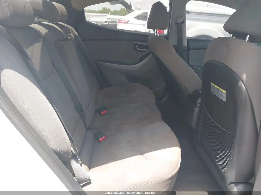 2016 HYUNDAI ELANTRA SE
