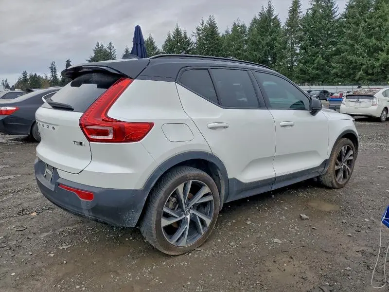 2021 VOLVO XC40 T5 R-DESIGN  