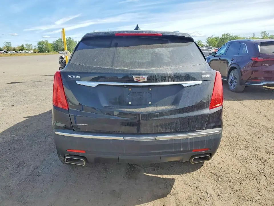 2017 CADILLAC XT5   