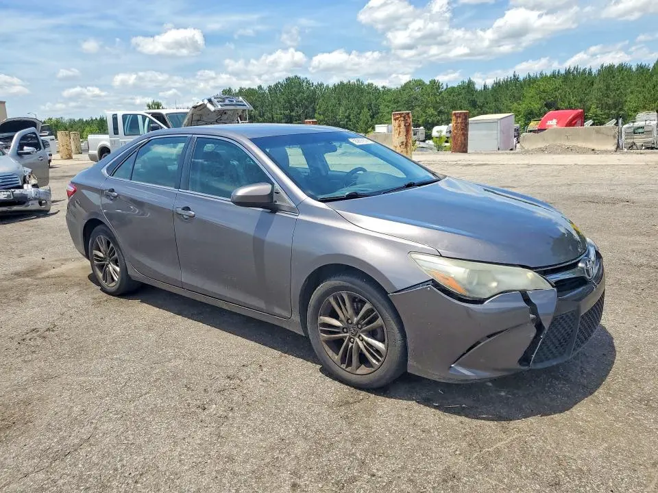 2015 TOYOTA CAMRY SE  