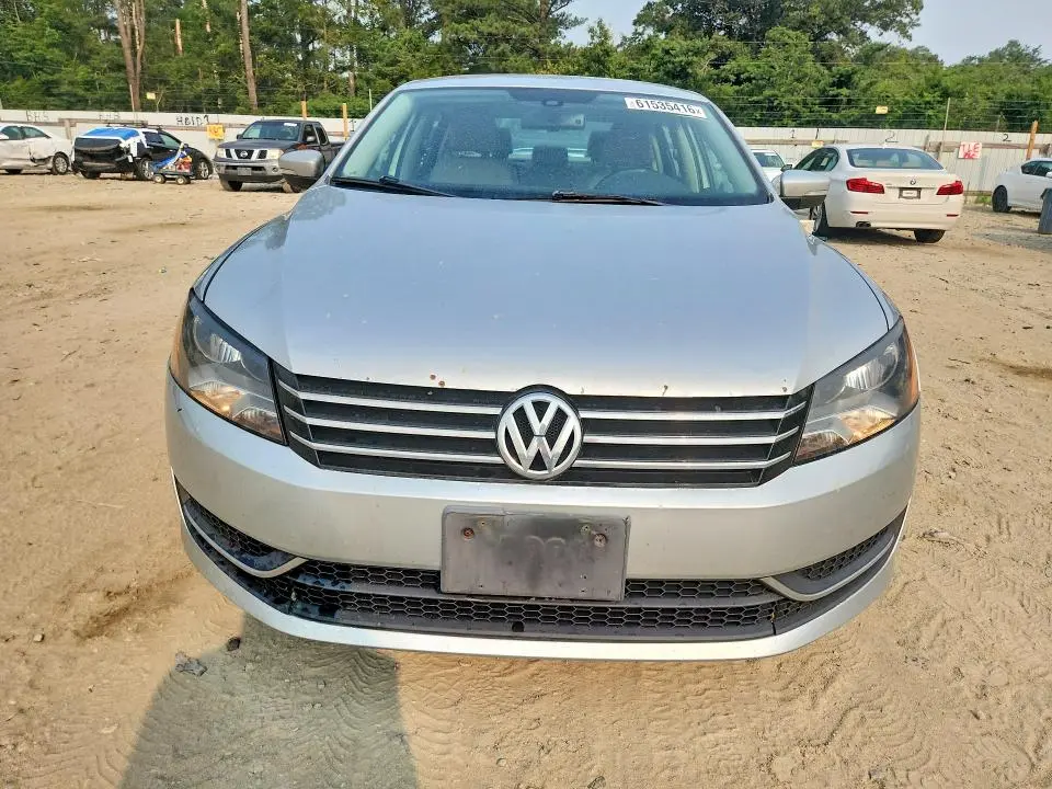 2013 VOLKSWAGEN PASSAT SE  