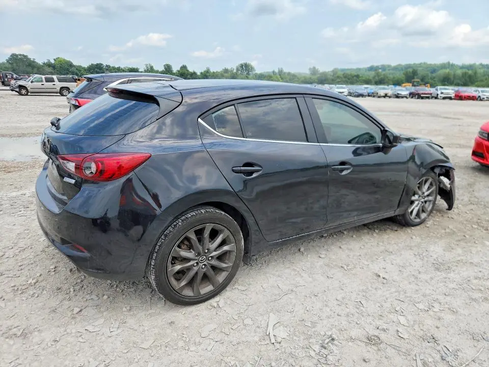 2018 MAZDA 3 TOURING  