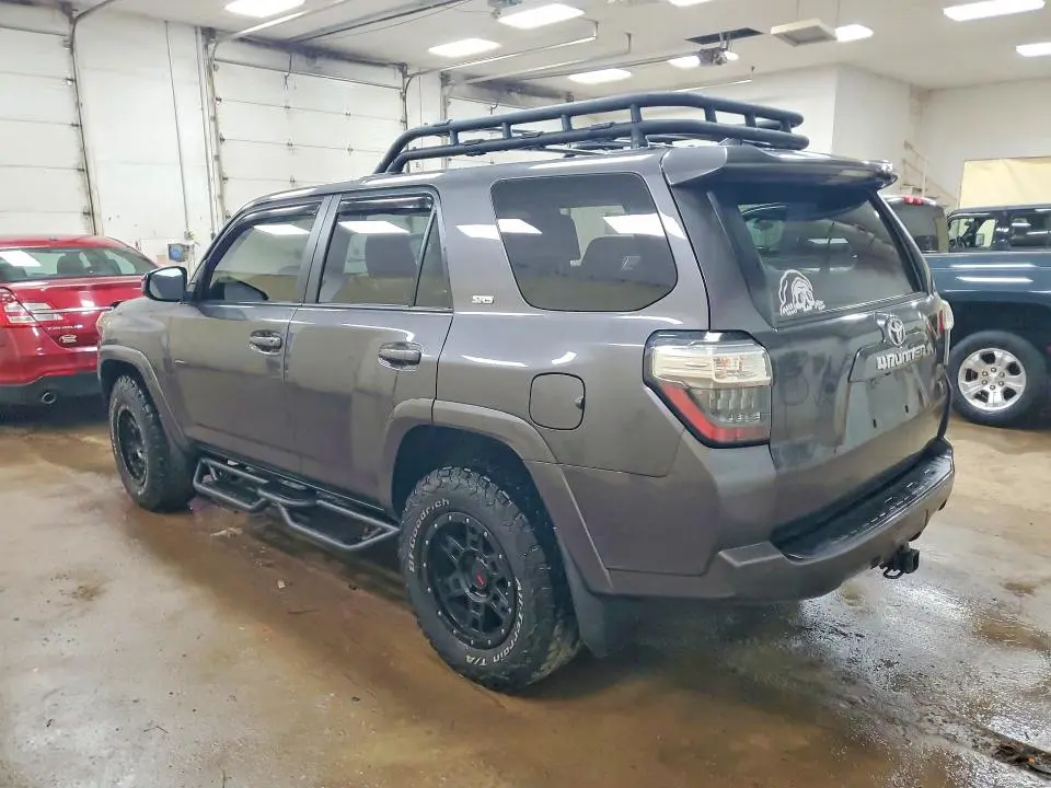 2022 TOYOTA 4RUNNER SR5  