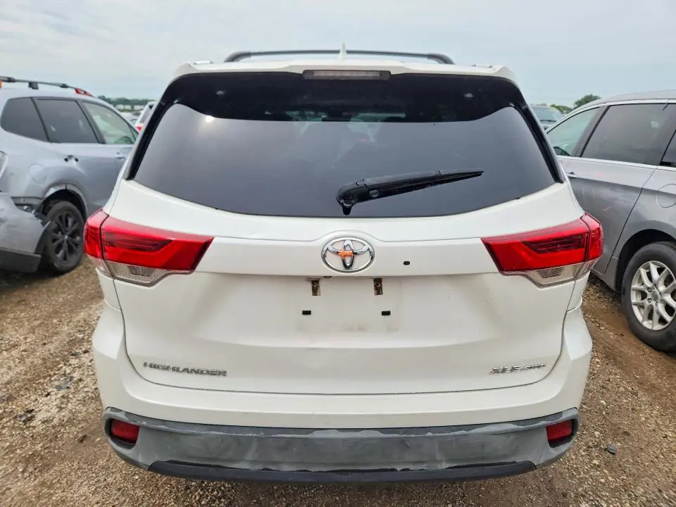 2017 TOYOTA HIGHLANDER XLE  
