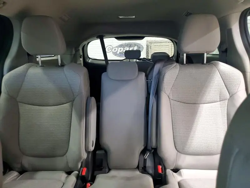 2022 TOYOTA SIENNA LE 8-PASSENGER  