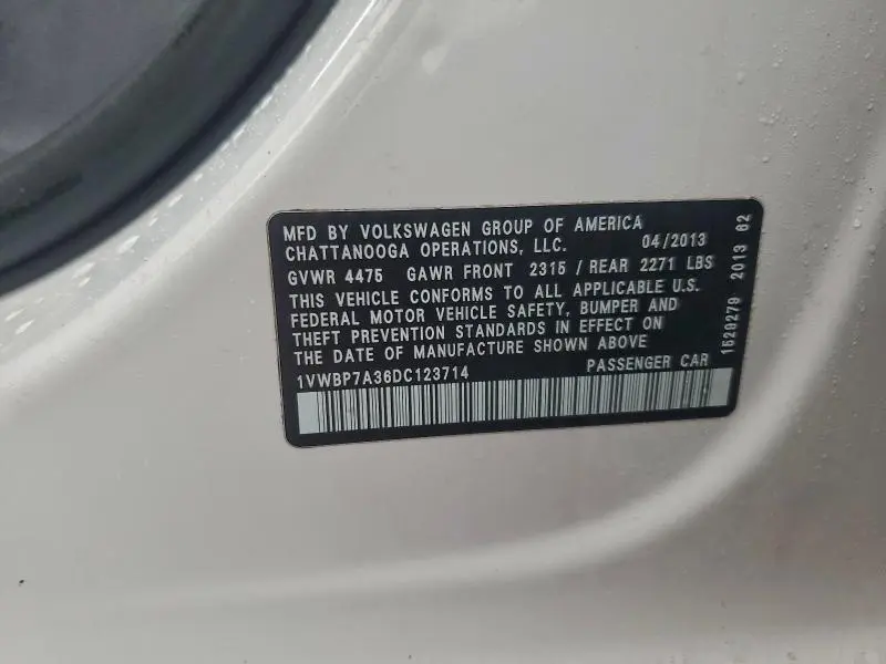 2013 VOLKSWAGEN PASSAT SE  
