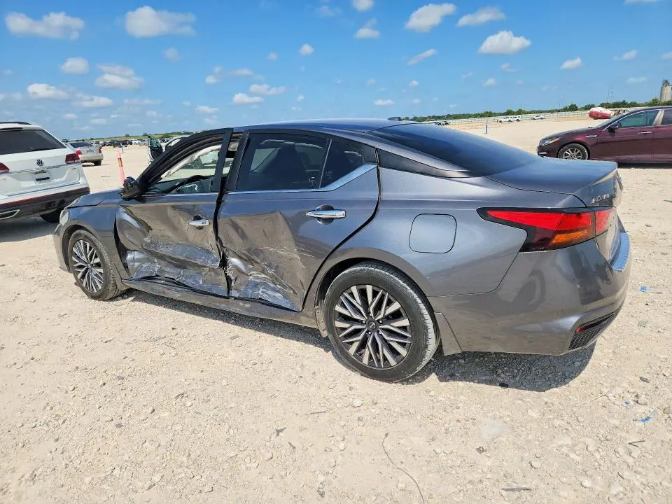2023 NISSAN ALTIMA SV  
