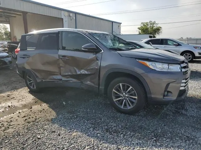 2019 TOYOTA HIGHLANDER SE