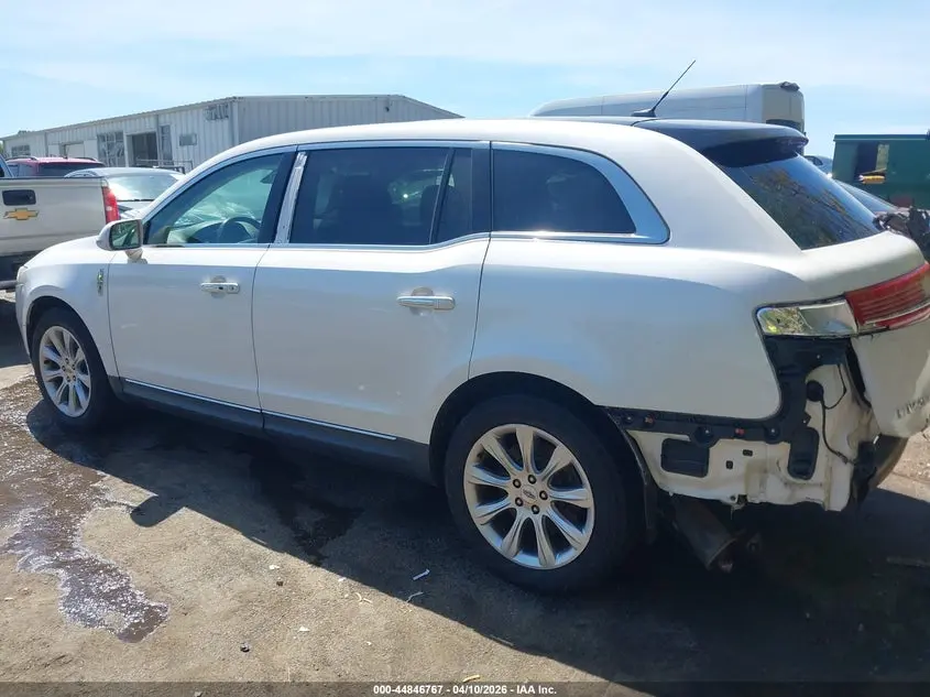 2013 LINCOLN MKT  
