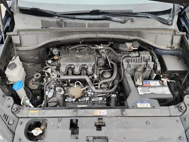 2017 HYUNDAI SANTA FE SE  